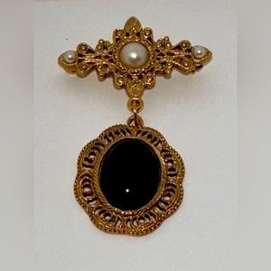 Vintage Gold toned Brooch